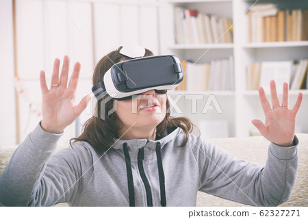 Virtual reality headset Virtual reality headset 62327271