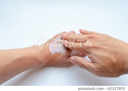 手應用保濕護手霜 62327953