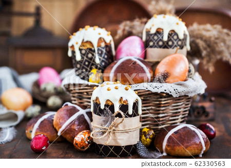 Holiday Easter cakes, hot cross buns and colorful Holiday Easter cakes, hot cross buns and colorful 62330563