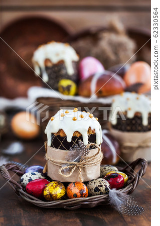 Holiday Easter cakes, hot cross buns and colorful Holiday Easter cakes, hot cross buns and colorful 62330564