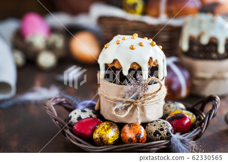 Holiday Easter cakes, hot cross buns and colorful Holiday Easter cakes, hot cross buns and colorful 62330565