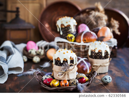 Holiday Easter cakes, hot cross buns and colorful Holiday Easter cakes, hot cross buns and colorful 62330566