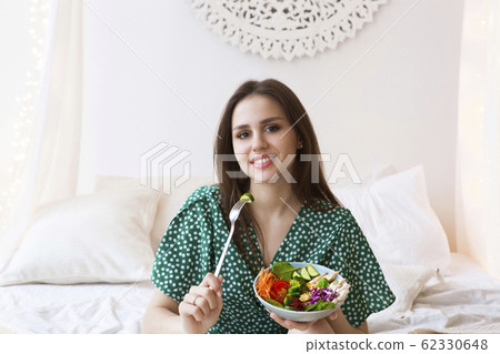 Smiling woman with power bowl 62330648