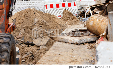 Repair of city collector on the roadway, 62331044