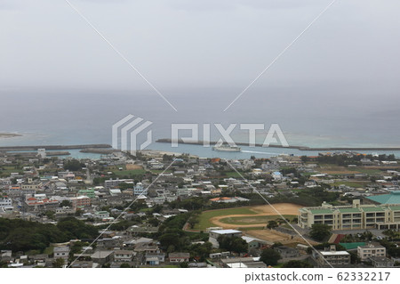 從江島大洲看的沖繩江景市景（輪渡江島離開江港） 62332217