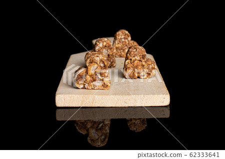 Cereal cocoa heart isolated on black glass 62333641