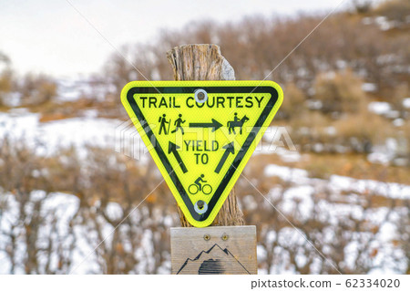 Inverted triangle Trail Courtesy Yield To sign Inverted triangle Trail Courtesy Yield To sign 62334020