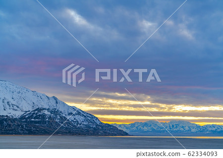 Panorama of a calm lake and majestic mountain 62334093