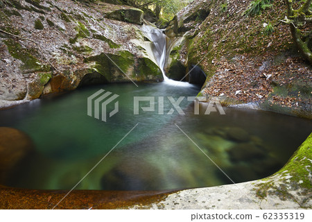 龍津瀑布龍津神社（奈良縣宇田市） 62335319