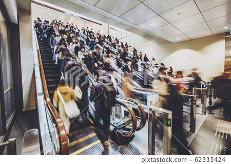 Landscape of crowded escalator 62335424