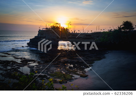 Batu Bolong Temple Batu Bolong Temple 62336206