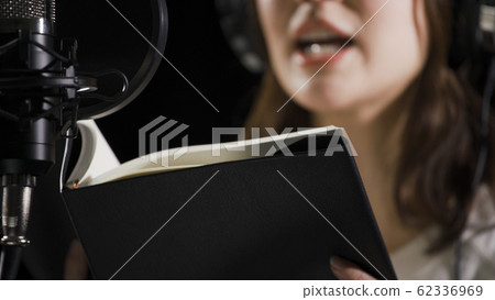 Young woman dubbing Young woman dubbing 62336969