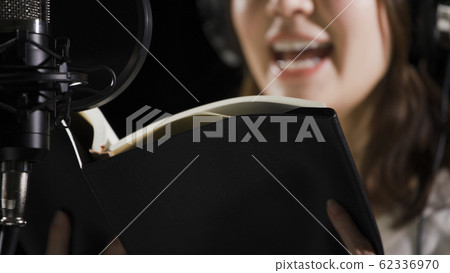 Young woman dubbing 62336970