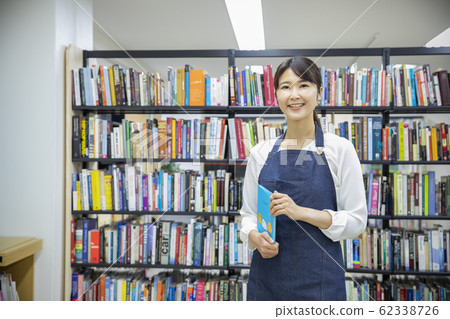 Library librarian (picture book is a dummy created for Pixta) 62338726