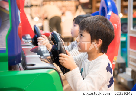 孩子們在街機遊戲 孩子們在街機遊戲 62339242