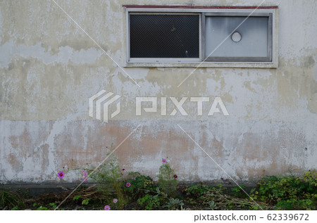 Old windows Old windows 62339672