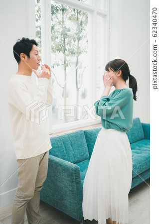 家庭夫妻打架 62340470