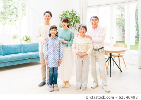 family 3 generation family living together 60 generations grandchildren 62340498