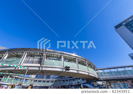 JR新橫濱站前的圓形人行天橋 62343951