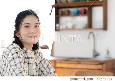 Female lifestyle kitchen Female lifestyle kitchen 62344475