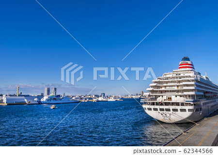 Scenery of Osanbashi Wharf where a large cruise ship anchors Scenery of Osanbashi Wharf where a large cruise ship anchors 62344566