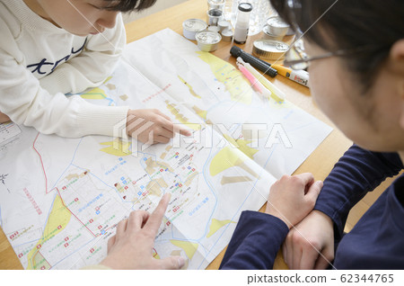 家庭成員檢查疏散路線 62344765