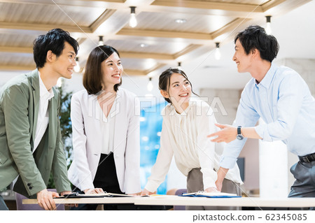 商業青年 62345085