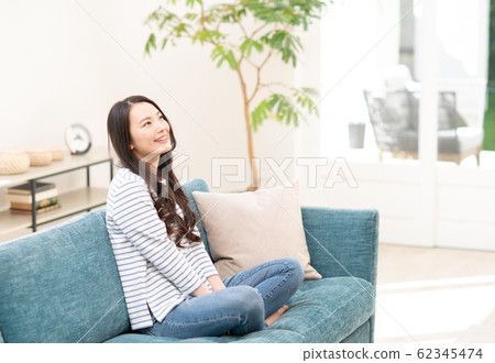 young woman      62345474