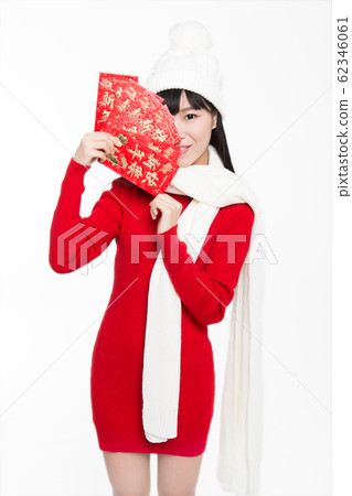 beautiful girl holding red envelope happily beautiful girl holding red envelope happily 62346061