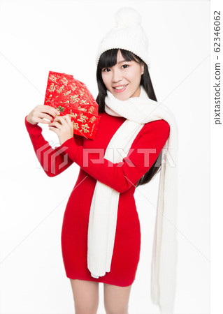 beautiful girl holding red envelope happily beautiful girl holding red envelope happily 62346062