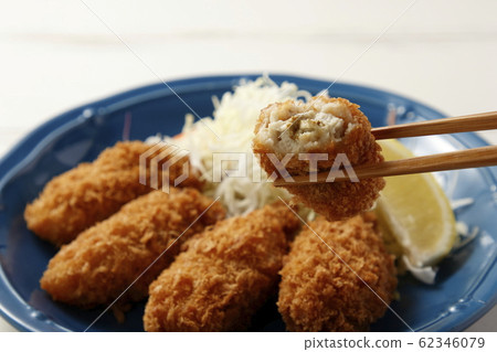 Deep fried oysters  62346079