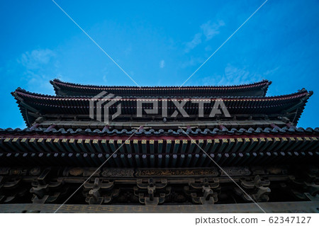 Facade of the landmark Drum Tower in Xian 62347127