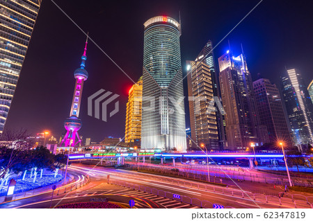  <上海>中國經濟的中心陸家嘴的摩天大樓 62347819