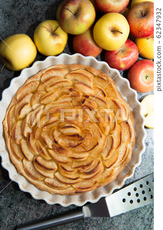 beautiful apple pie with red and yellow apples beautiful apple pie with red and yellow apples 62347932