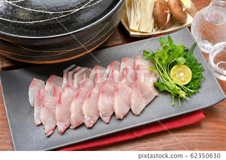 Buri shabu, yellowtail shabu, yellowtail shabu, yellowtail shabu-shabu image. The fillets are not heated. Buri shabu, yellowtail shabu, yellowtail shabu, yellowtail shabu-shabu image. The fillets are not heated. 62350630