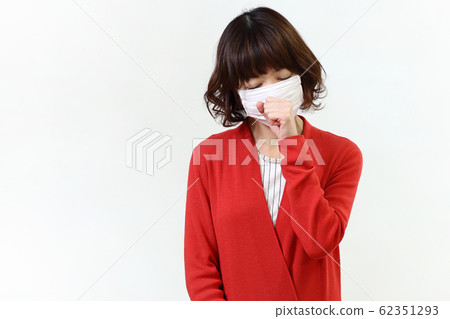 woman wearing a mask 62351293