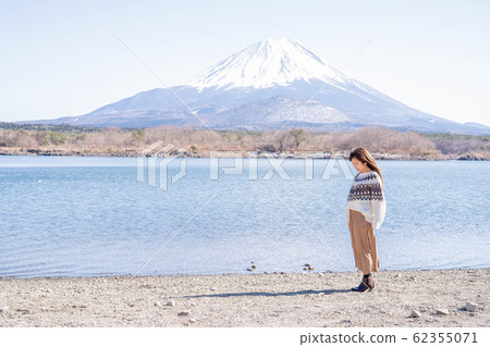 富士和女人 62355071