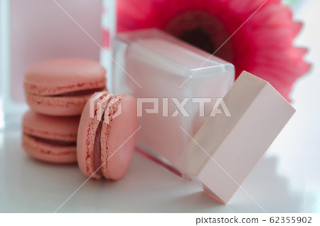 Pink macaroon perfume hot sale