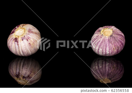 Single clove garlic isolated on black glass 62356558