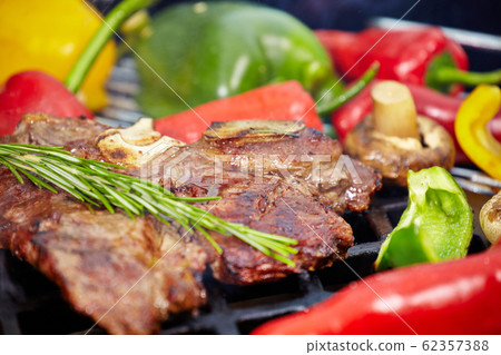 Grilled T-bone steak 62357388