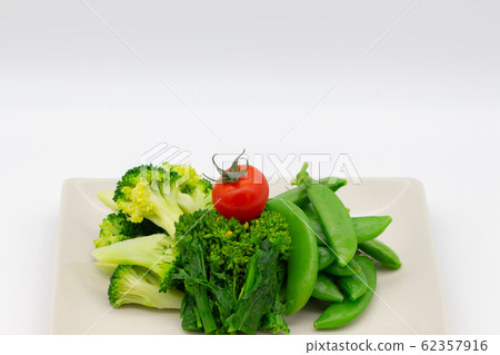 春季蔬菜沙拉綠色沙拉和櫻桃番茄 春季蔬菜沙拉綠色沙拉和櫻桃番茄 62357916
