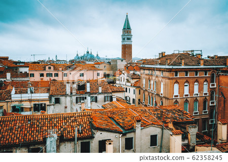 Venice, Italy. Rooftop view, roofs of... - Stock Photo [62358245] - PIXTA