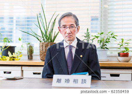 Divorce consultation housework lawyer 62358459