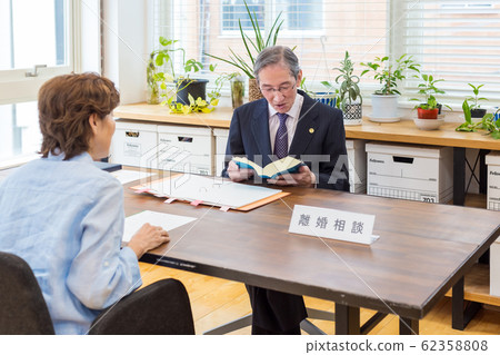 Divorce consultation housework lawyer 62358808