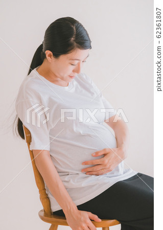 懷孕足月 待產 即將臨盆 62361807