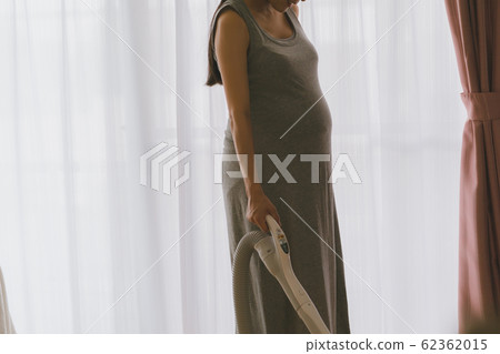 pregnant, pregnant woman, vacuum cleaner 62362015