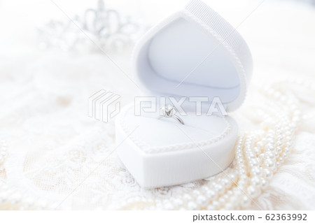 Wedding engagement ring 62363992