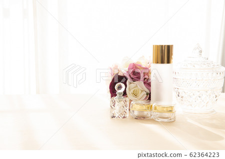 Cosmetic bottle 62364223