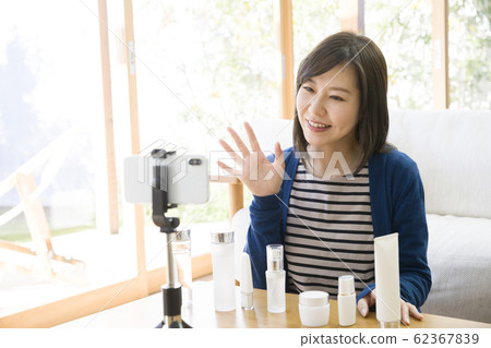 女性YouTuber介紹化妝品 女性YouTuber介紹化妝品 62367839