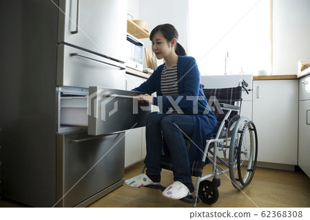 Wheelchair life image Kitchen Young woman Wheelchair life image Kitchen Young woman 62368308
